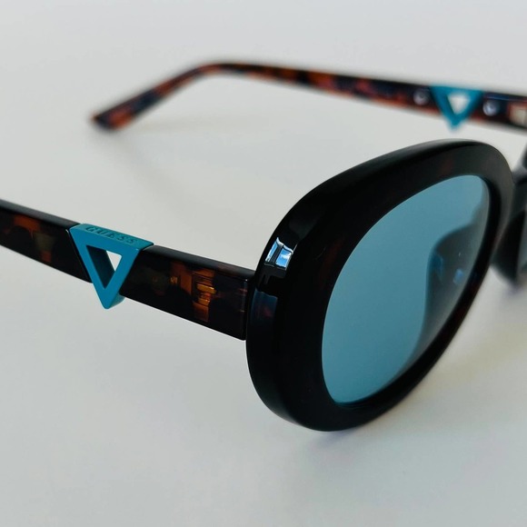 GUESS Sunglasses GU7632 main image 6